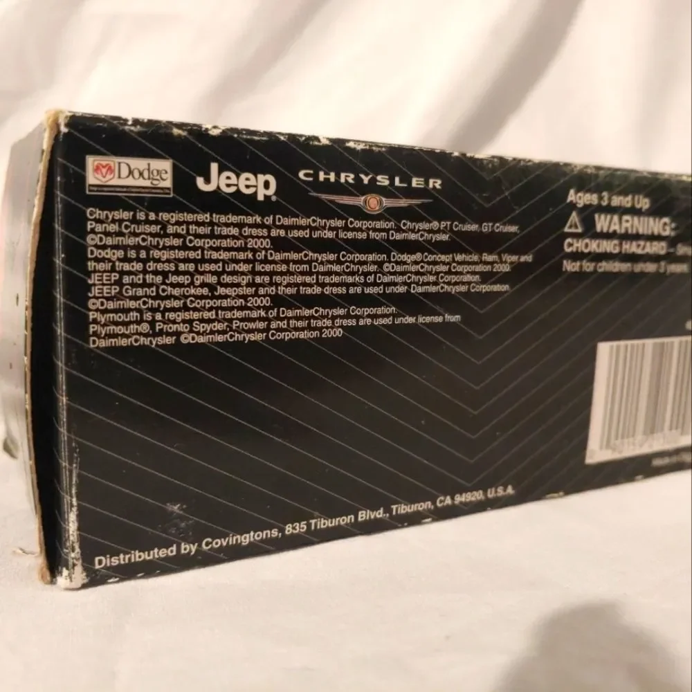 2000 LIMITED EDITION BLUE CHRYSLER PANEL CRUISER 1/39 SCALE DIECAST CAR
